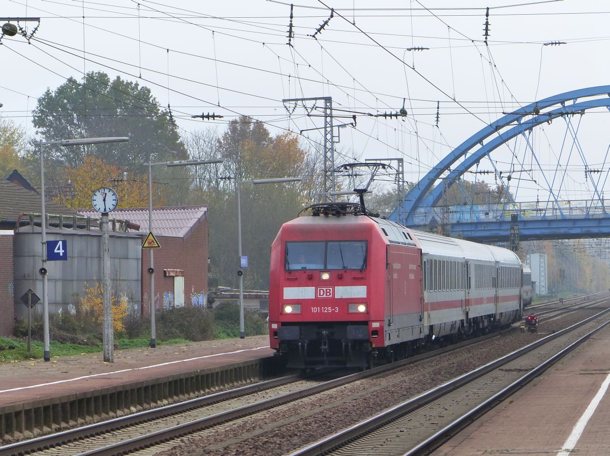 DB Lokomotive 101 125-3 Gleis 4 Salzbergen 21-11-2019.

DB Lokomotive 101 125-3 spoor 4 Salzbergen 21-11-2019.