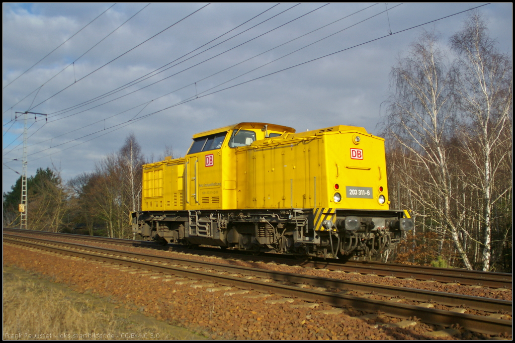 DB Netz 203 311 solo am 06.02.2014 in der Berliner Wuhlheide