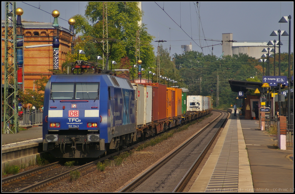 DB Schenker 152 134-3  Intermodal/AlbatrosExpress  mit Container in Uelzen, 05.09.2014
<br><br>
NVR-Nummer 91 80 6152 134-3 D-DB, KT 43161 (Maschen–Wolfurt)