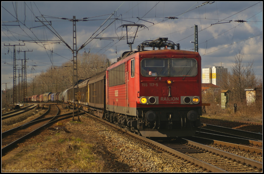 DB Schenker 155 117-5 mit einem gemischten G�terzug am 22.02.2014 in Leipzig-Thekla