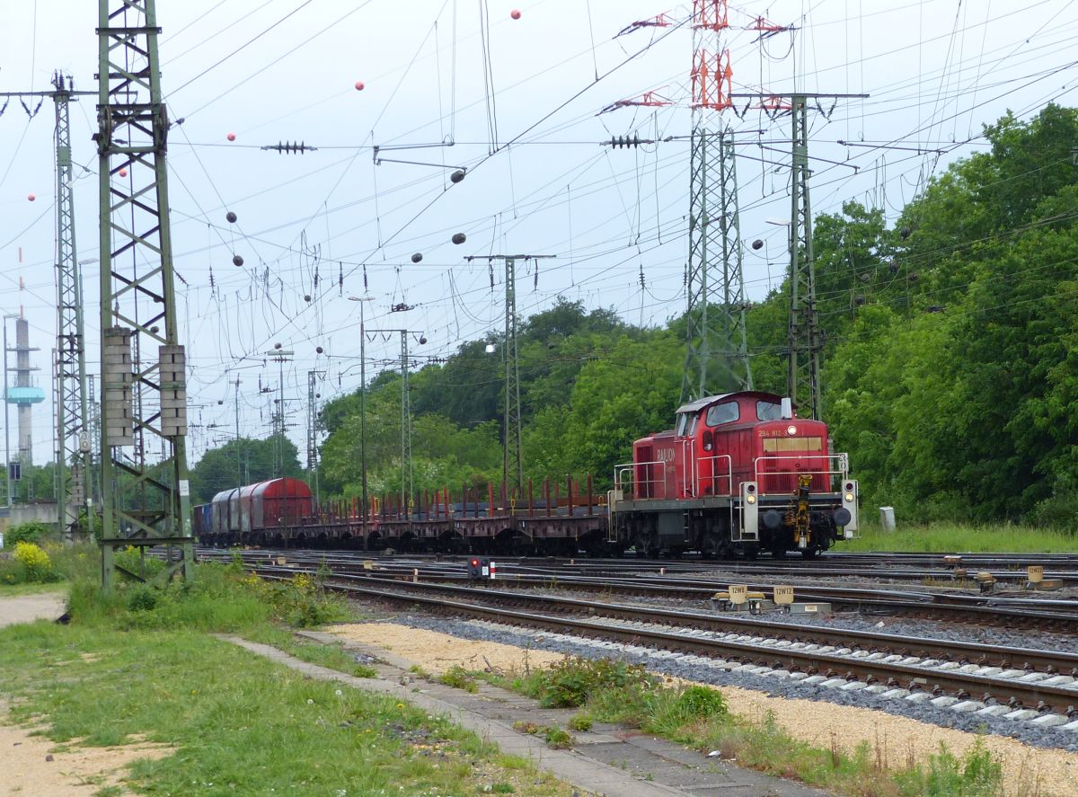 DB Schenker dieselloc 294 812-3 rangeerstation Gremberg, Porzer Ringstrae, Keulen, 20-05-2016.

DB Schenker Diesellok 294 812-3 Rangierbahnhof Gremberg, Porzer Ringstrae, Kln, 20-05-2016.