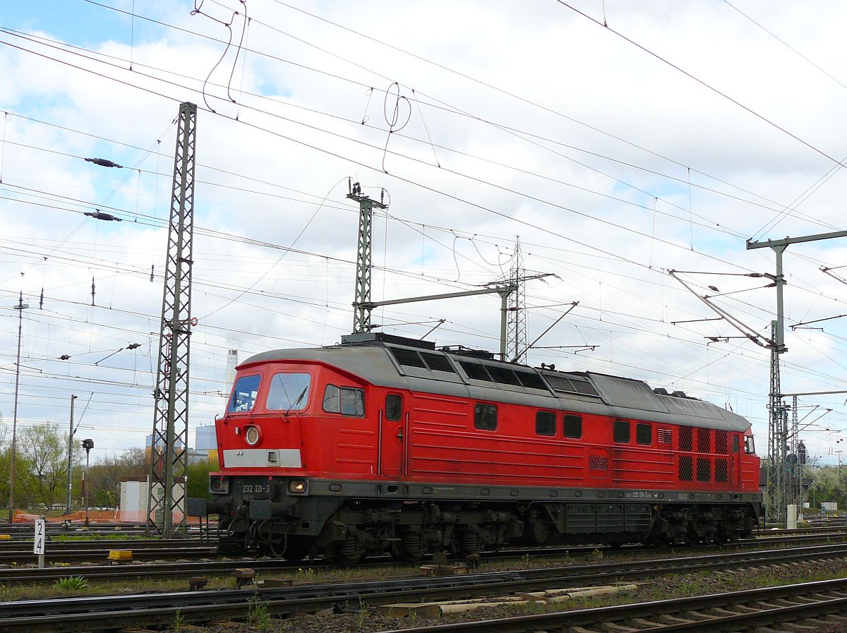 DB Schenker Diesellok 232 131-3 Oberhausen West 18-04-2015.

DB Schenker dieselloc 232 131-3 Oberhausen West 18-04-2015.