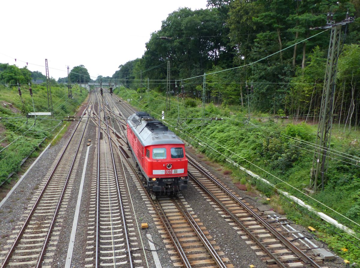 DB Schenker Diesellok 232 583-5 Abzweig Lotharstrasse, Forsthausweg, Duisburg 08-07-2016.

DB Schenker dieselloc 232 583-5 Abzweig Lotharstrasse, Forsthausweg, Duisburg 08-07-2016.