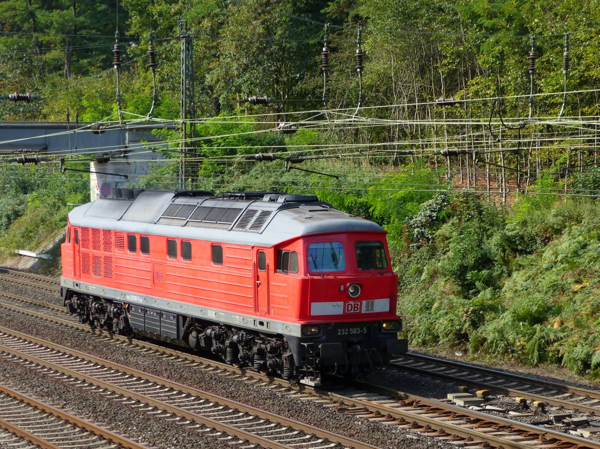 DB Schenker Diesellok 232 583-5 Abzweig Lotharstrasse / Forsthausweg, Duisburg 22-09-2016.

DB Schenker dieselloc 232 583-5 Abzweig Lotharstrasse / Forsthausweg, Duisburg 22-09-2016.