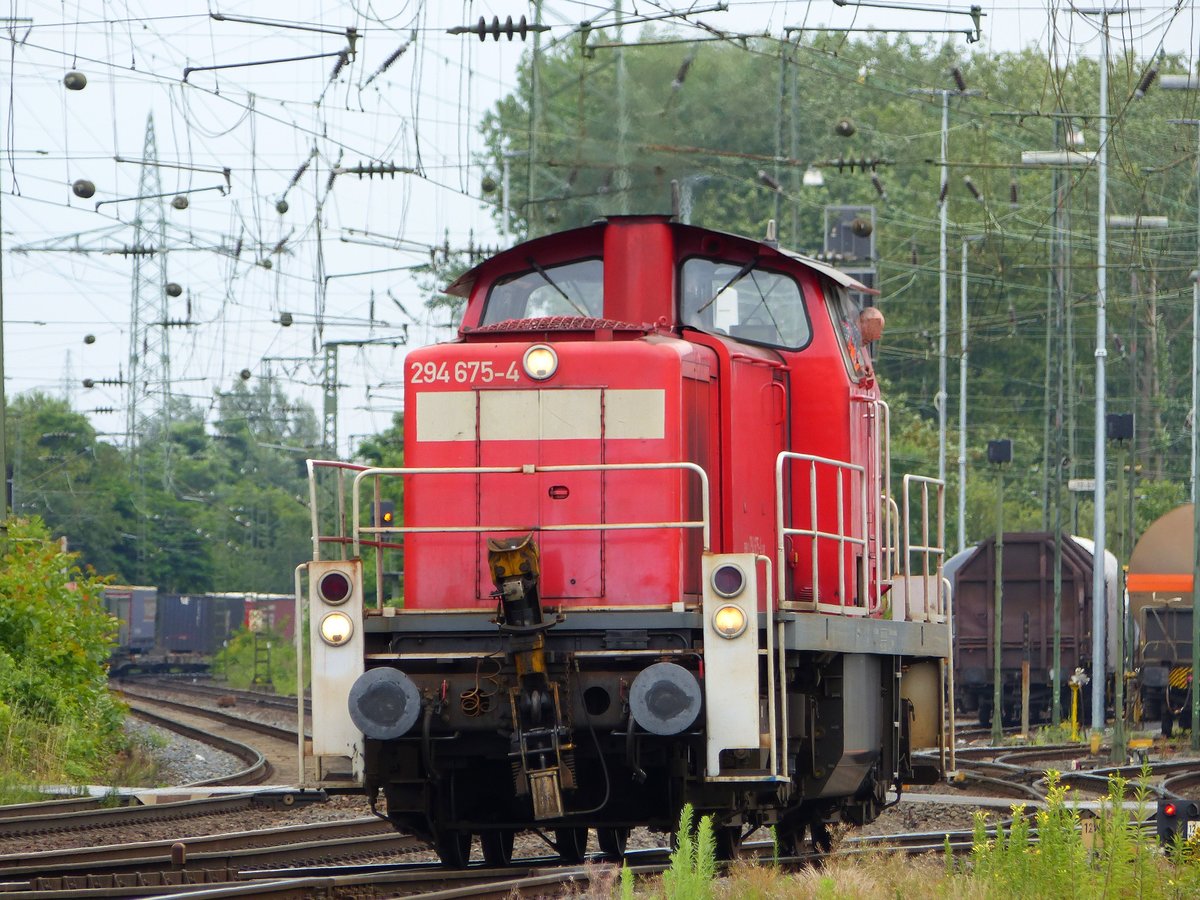 DB Schenker Diesellok 294 675-4 Rangierbahnhof Gremberg, Kln, 09-07-2016. 

DB Schenker dieselloc 294 675-4 rangeerstation Gremberg, Keulen 09-07-2016.