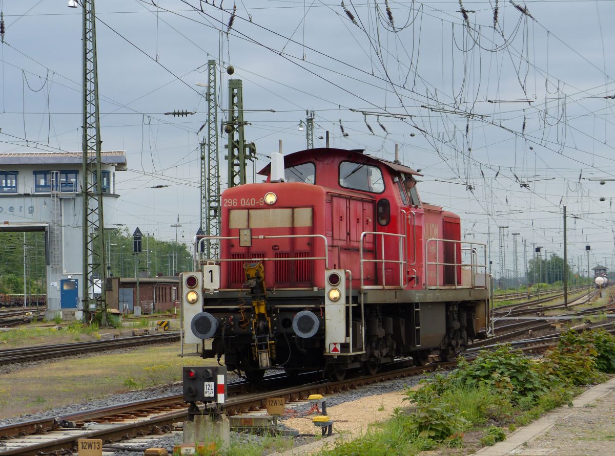 DB Schenker Diesellok 296 040-9 Rangierbahnhof Gremberg. Porzer Ringstrae, Kln 20-05-2016.

DB Schenker dieselloc 296 040-9 rangeerstation Gremberg. Porzer Ringstrae, Keulen 20-05-2016.