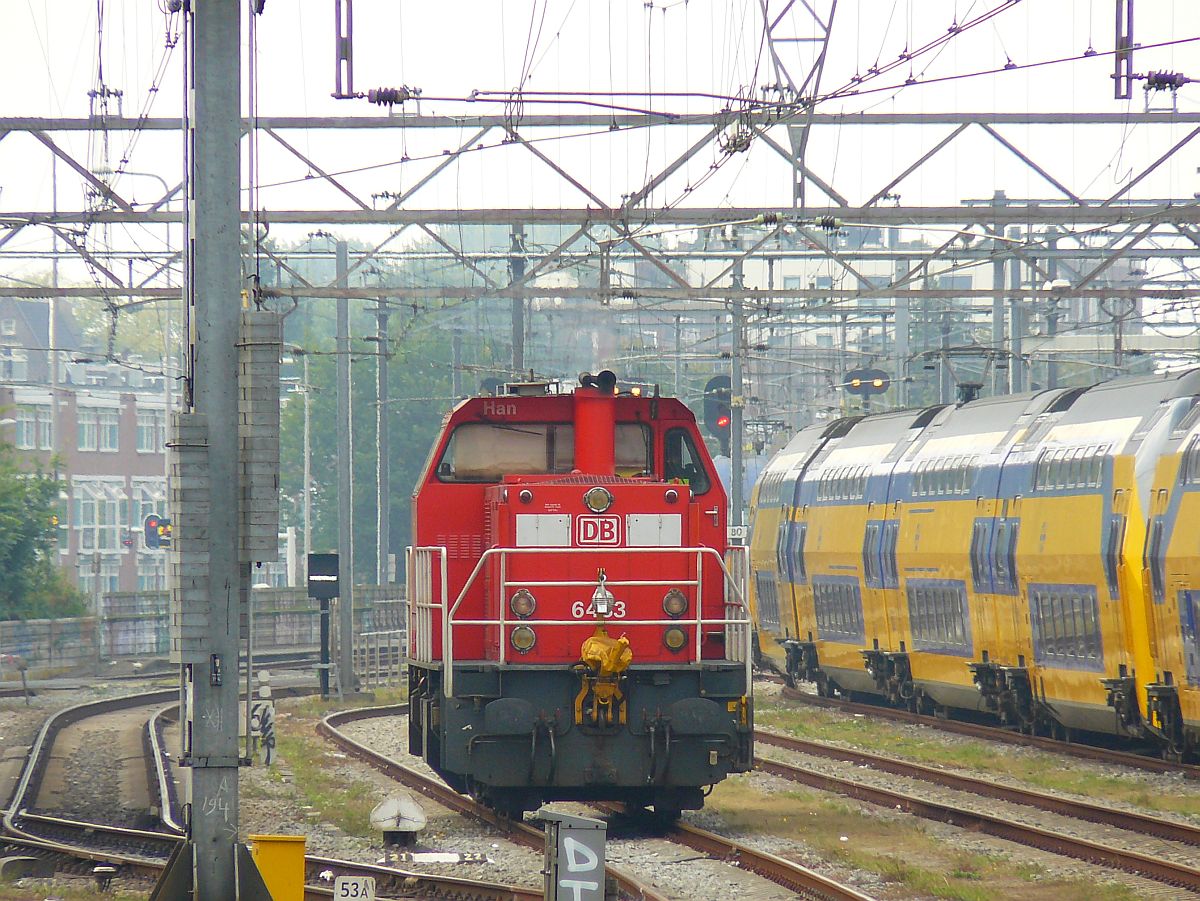 DB Schenker Diesellok 6433  Han . Amsterdam Centraal Station 20-09-2014.

DB Schenker dieselocomotief 6433 genaamd  Han . Westelijk eiland Amsterdam Centraal Station 20-09-2014.