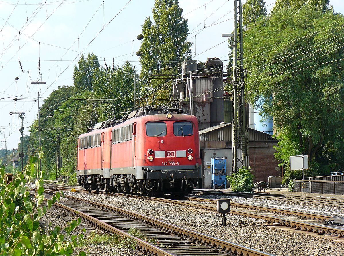 DB Schenker Lok 140 799-8 und 140 805-3 Oberhausen 12-09-2014.

DB Schenker loc 140 799-8 en 140 805-3 aan het omrijden. Oberhausen 12-09-2014.