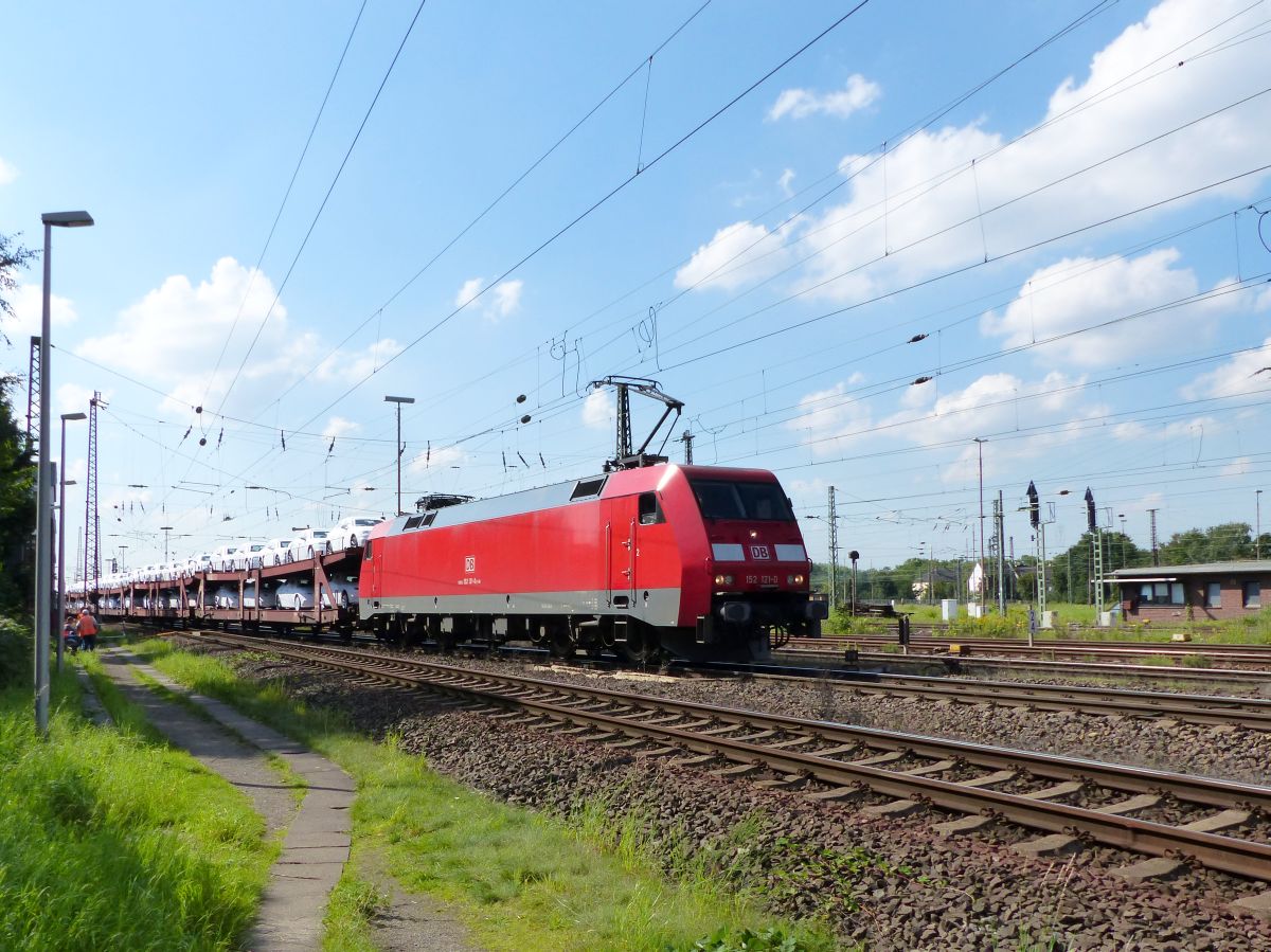 DB Schenker Lok 152 121-0. Oberhausen West 11-09-2015.

DB Schenker loc 152 121-0. Oberhausen West 11-09-2015.