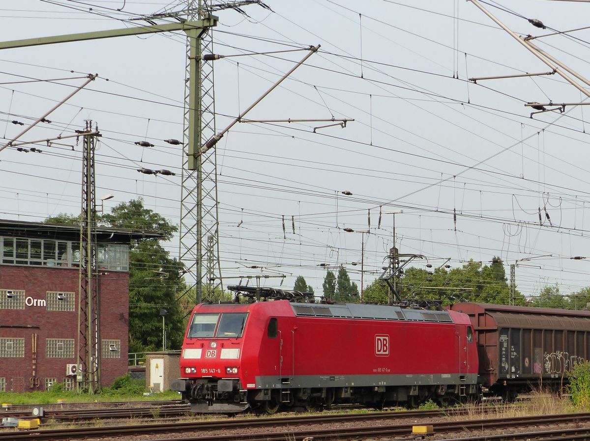 DB Schenker Lok 185 147-6 Gterbahnhof Oberhausen West 22-09-2016.

DB Schenker loc 185 147-6 goederenstation Oberhausen West 22-09-2016.