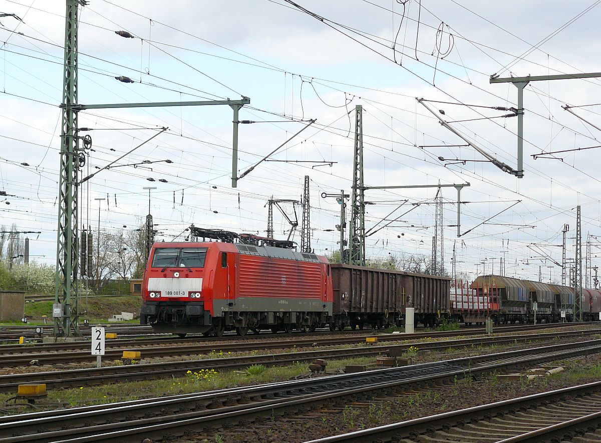 DB Schenker Lok 189 081-3, Oberhausen West 17-04-2015.

DB Schenker locomotief 189 081-3 met een goederentrein. Oberhausen West 17-04-2015.