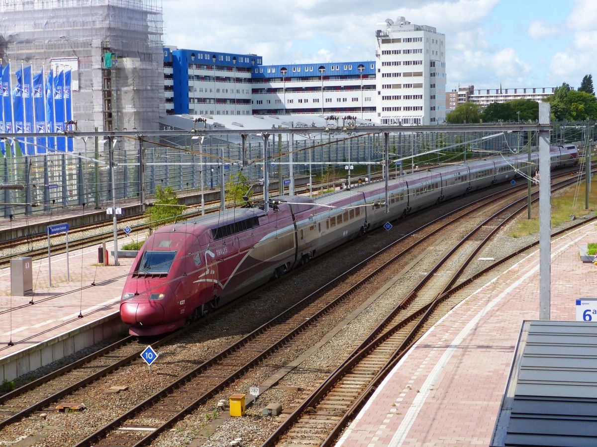 DB Thalys PBKA TW 4321 Gleis 4 Rotterdam Centraal Station, Niederlande 04-08-2017.

DB Thalys PBKA treinstel 4321 spoor 4 Rotterdam CS 04-08-2017.