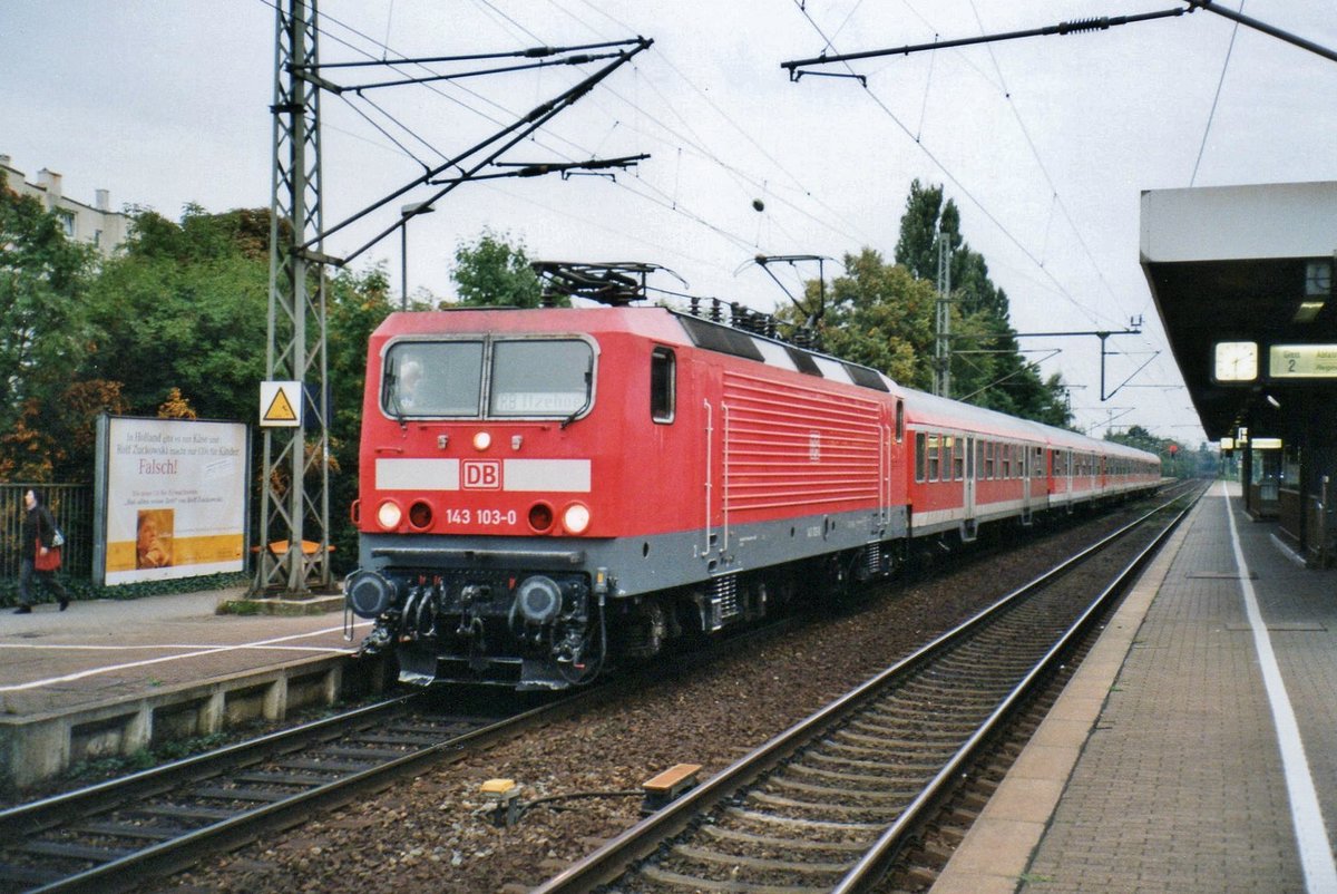 DB Trabbi 143 103 hält am 24 Mai 2004 in Elmshorn.