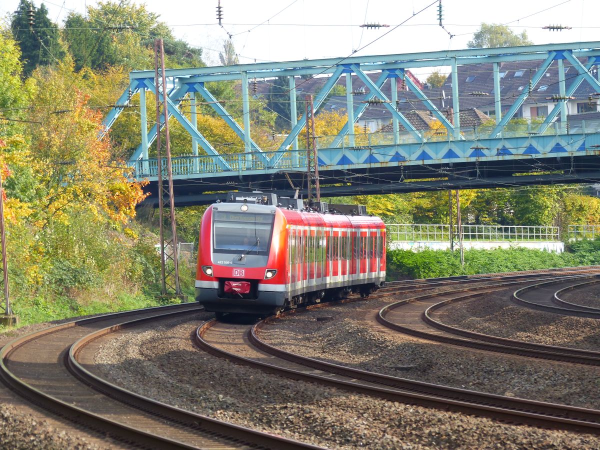 DB TW 422 506-6 M�lheim an der Ruhr 13-10-2017.

DB treinstel 422 506-6 M�lheim an der Ruhr 13-10-2017.