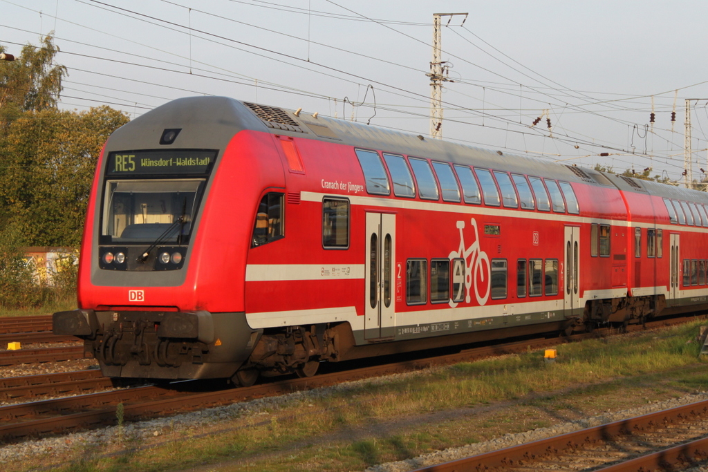 DBpzfa 766.1 mit Spitznamen Cranach der j�ngere als RE 5 von Rostock Hbf nach W�nsdorf-Waldstadt bei der Bereitstellung im Rostocker Hbf.30.09.2017
