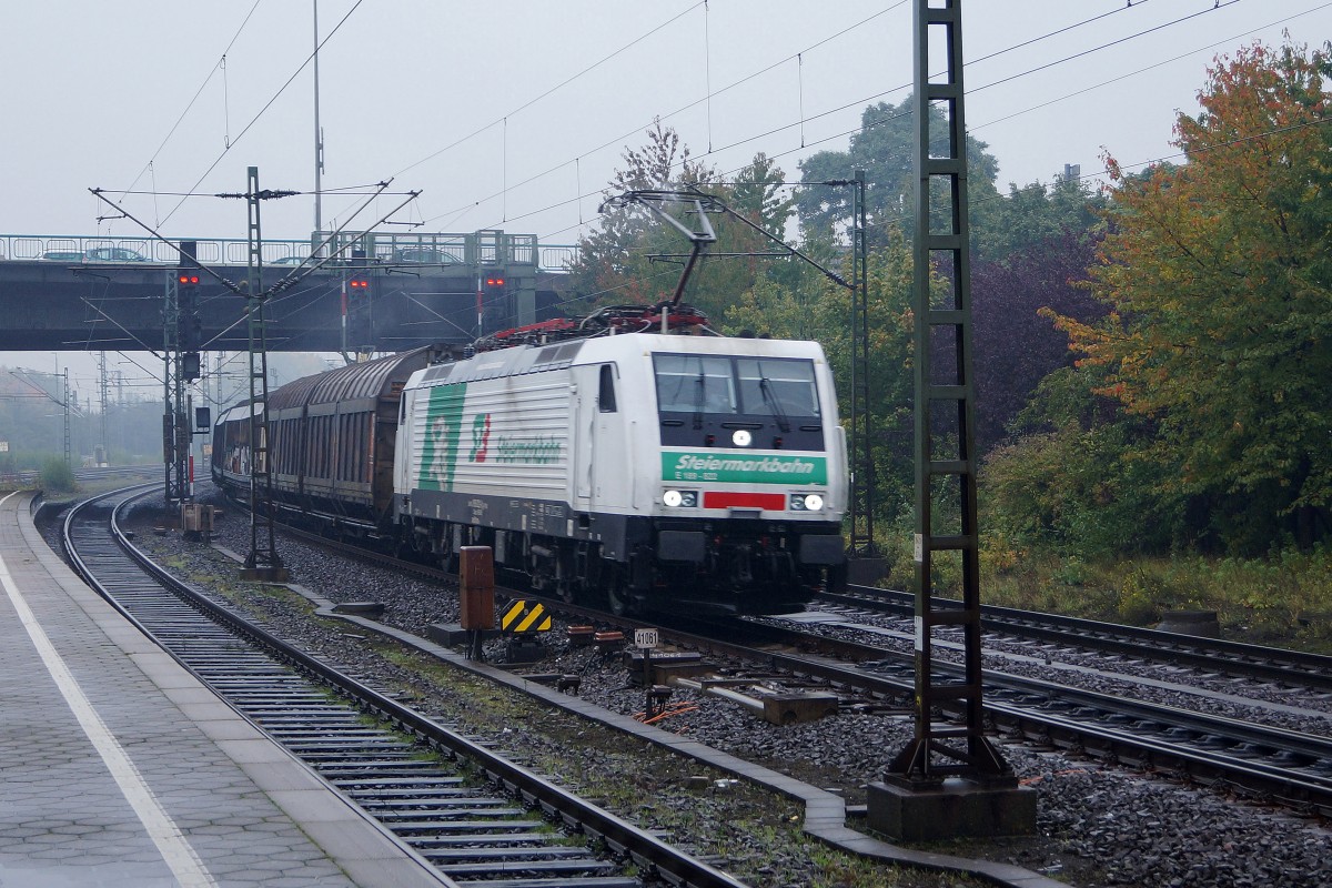 DB/STLB: Die 189 822/ES 64F4 (2011) von den Steiermärkischen Landesbahnen, die in Oesterreich, Deutschland, Slowenien, Italien, Niederlande und der Schweiz eingesetzt wird, in HAMBURG HARBURG am 16. Oktober 2015. 
Foto: Walter Ruetsch