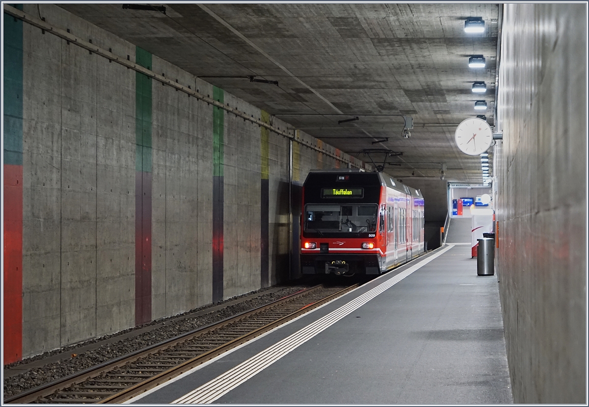 Der asm GTW Be 2/6 wartet in Biel/Bienne auf seine Abfahrt Richtung Täuffelen.
22. Juni 2017