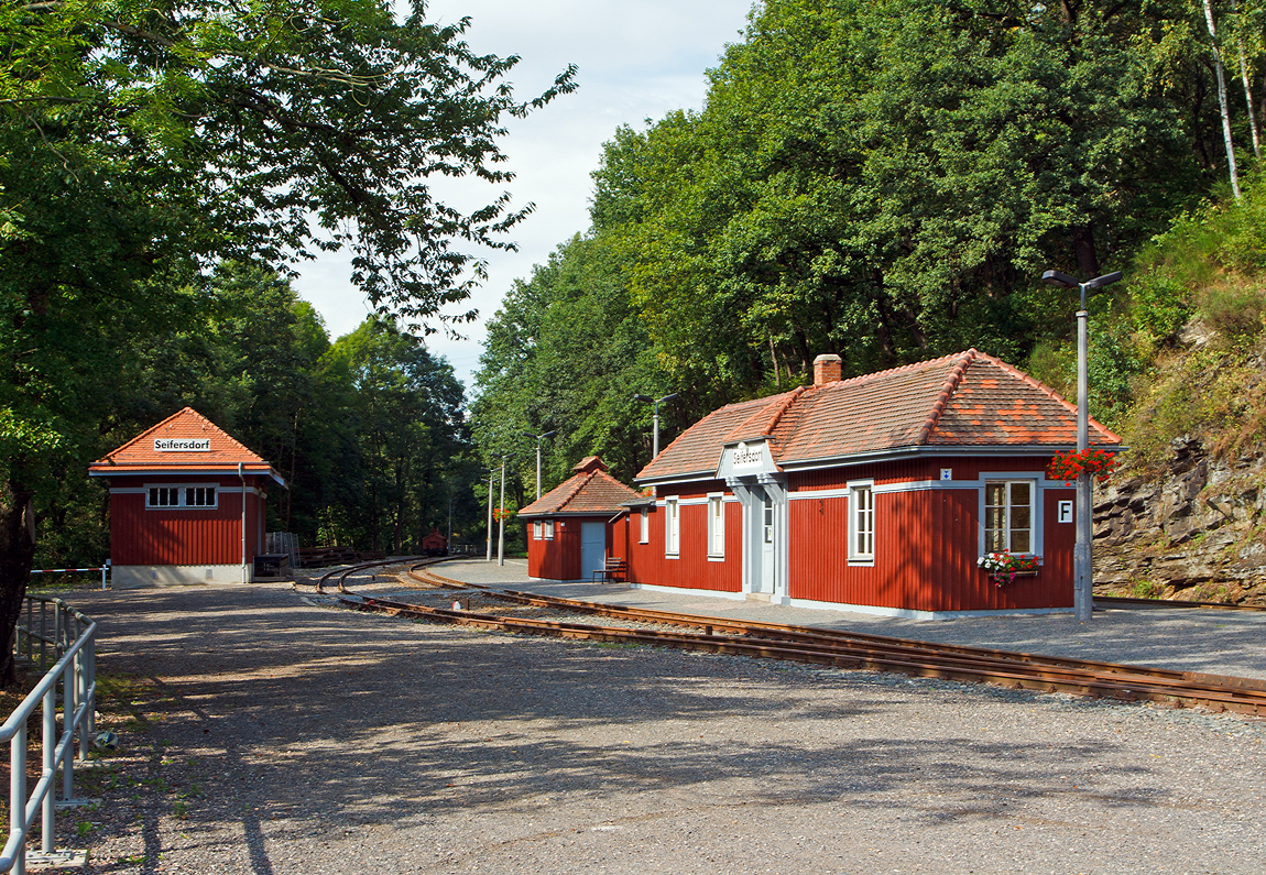 Der Bahnhof Seifersdorf der Weieritztalbahn am 26.08.2013. Seifersdorf ist ein Ortsteil der schsischen Groen Kreisstadt Dippoldiswalde im Landkreis Schsische Schweiz-Osterzgebirge. 