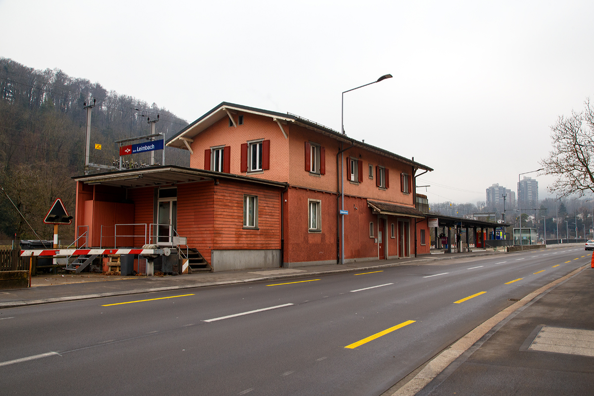 
Der Bahnhof Z�rich-Leimbach am 30.12.2015.