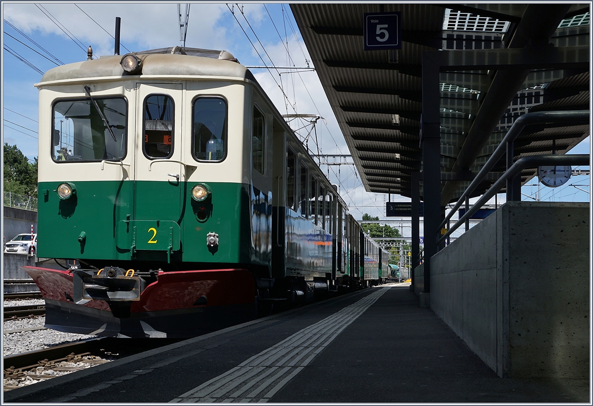 Der BAM BCFe 4/4 N 2 wartet in Morges auf die Abfahrt nach Apples.
7. Juni 2017