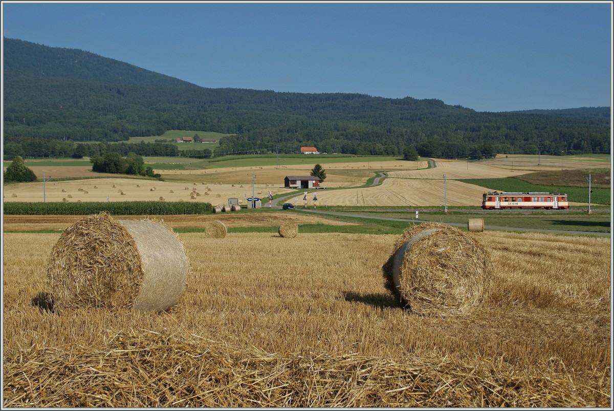 Der BAM Be 4/4 N15 als Regionalzug von L'Isle Mont la Ville nach Apples bei Villars-Bonzon am 15. August 2013