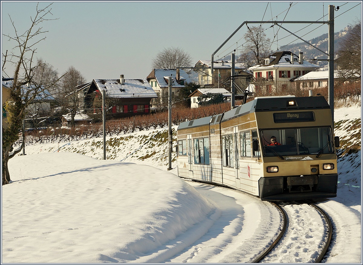 Der Be 2/6  Blonay  kurz nach St-Légier Gare am 18. Jan 2017. 
Das Bild ist erst ein gutes Jahr alt, aber Verganenheit: Der Bahnhof wird komplet umgebaut, links im Bild entstehte ein grosser Siedlung und der Be 2/6  Blonay  hat die CEV verlassen.
