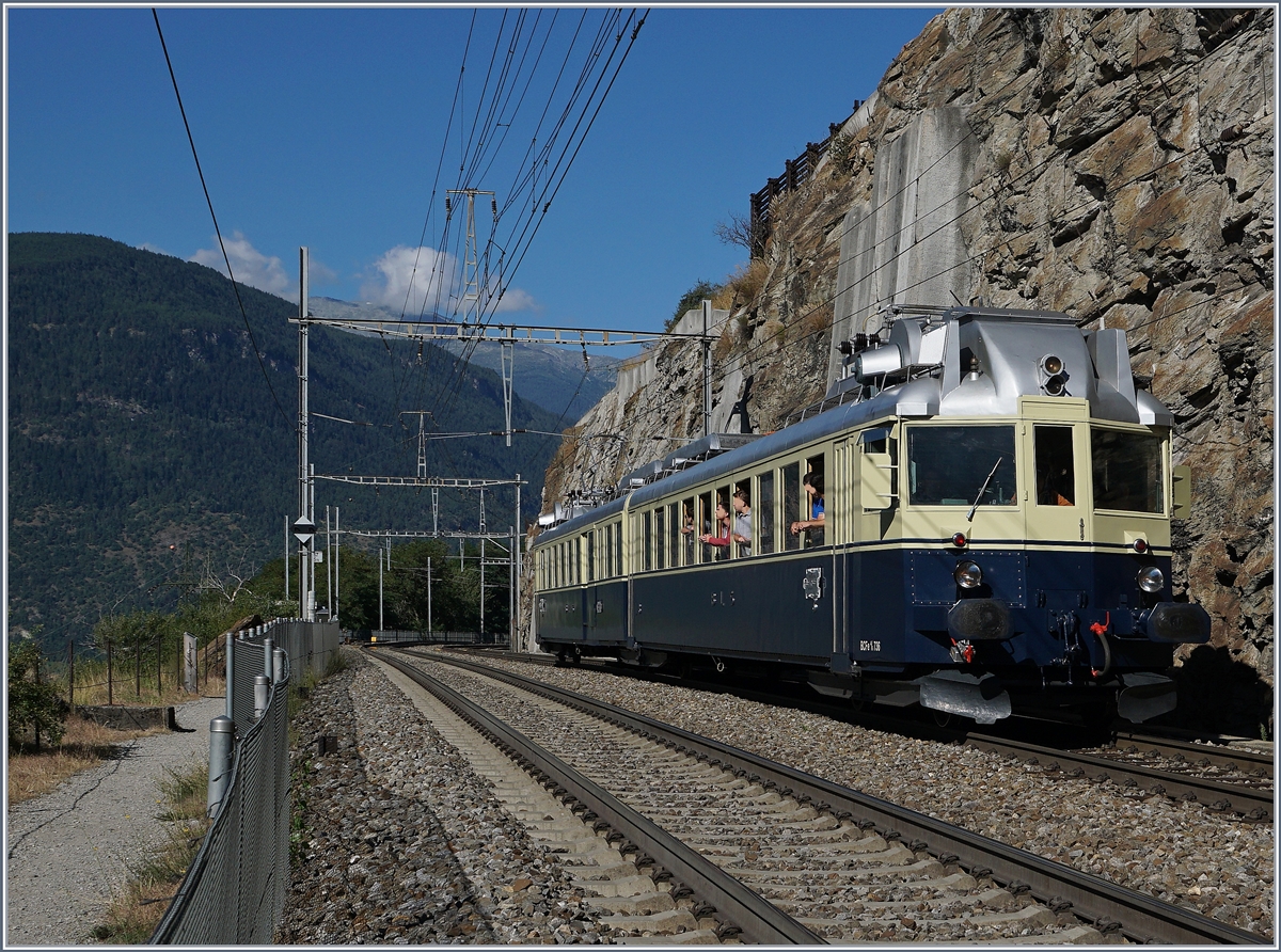 Der  Blaue Pfeil  der BLS, der BCFe 4/6 736 als Regio Express 31161 von Bern nach Brig kurz nach der Abfahrt in Lalden. 
14. August 2016