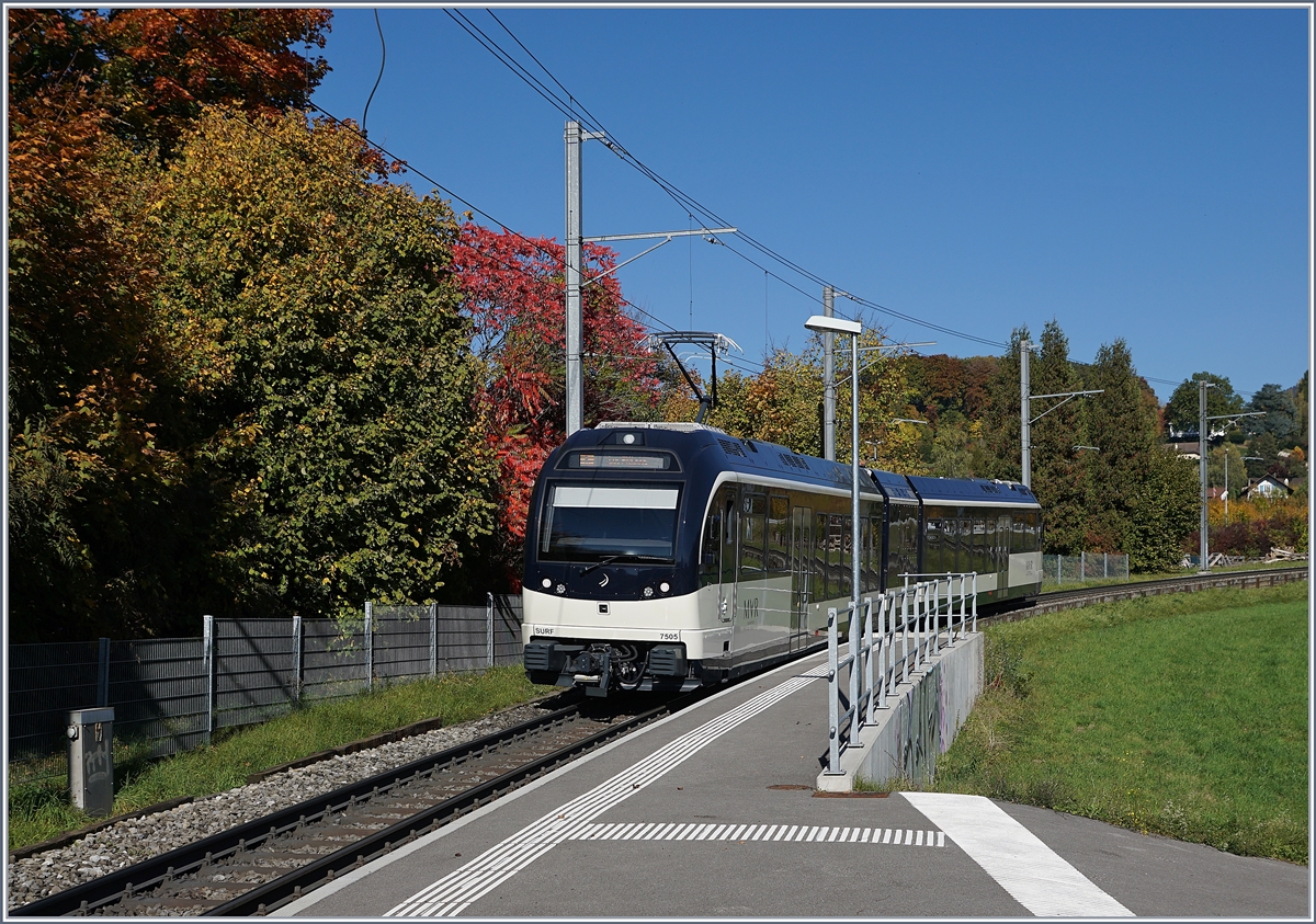 Der CEV MVR ABeh 2/6 7505 verlässt den Halt Château d'Hauteville Richtung Les Pléiades.
18. Okt. 2017