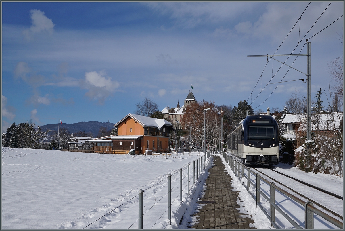 Der CEV MVR ABeh 2/6 7504 auf dem Weg nach Blonay kurz nach der Abfahrt in Château de Blonay.

26. Jan. 2021