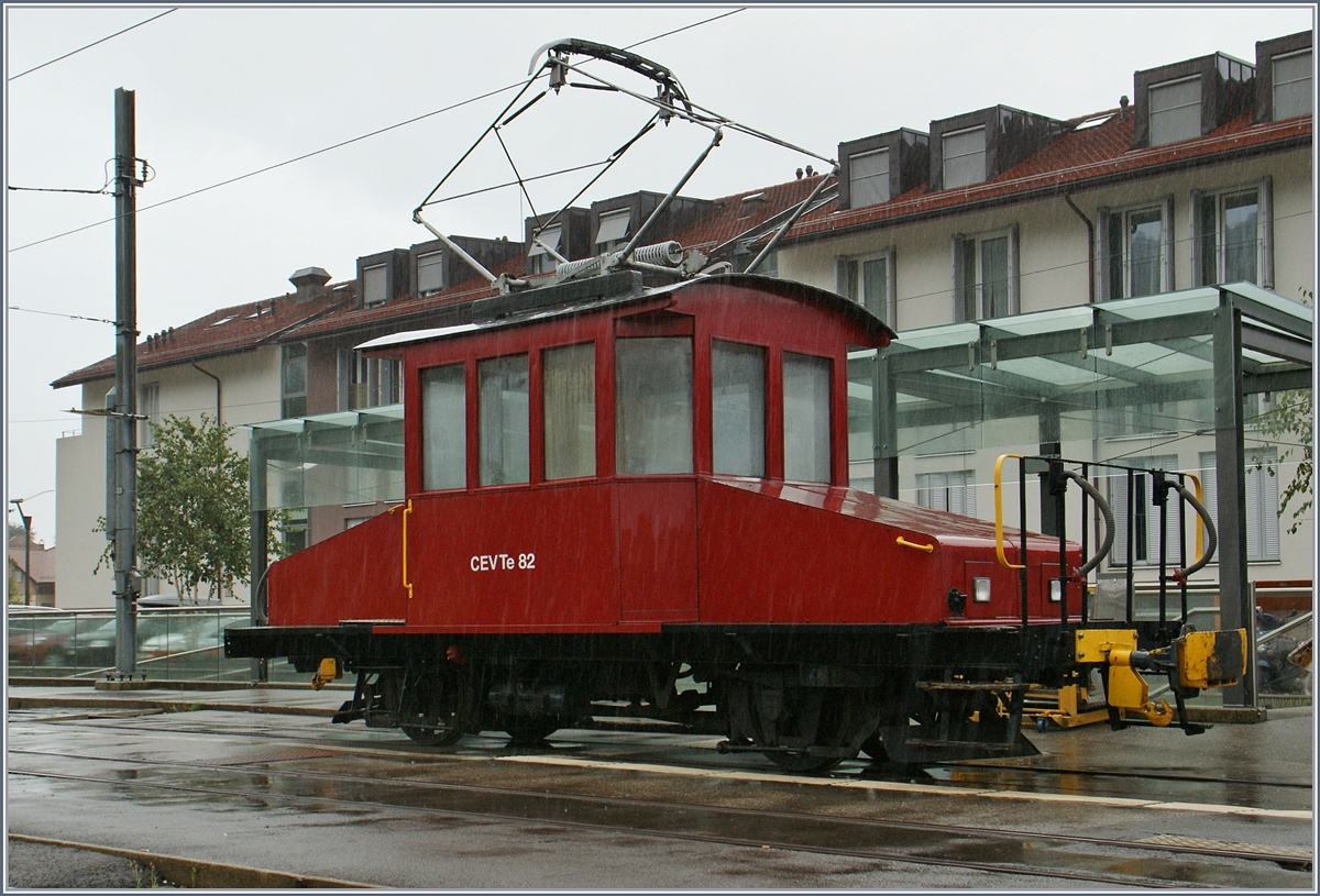 Der CEV Te 82 steht im Regen. (Und im Verlaufe des Tagews bei der Blonay-Chamby Bahn im Einsatz)
Blonay, den 17. Sept. 2016