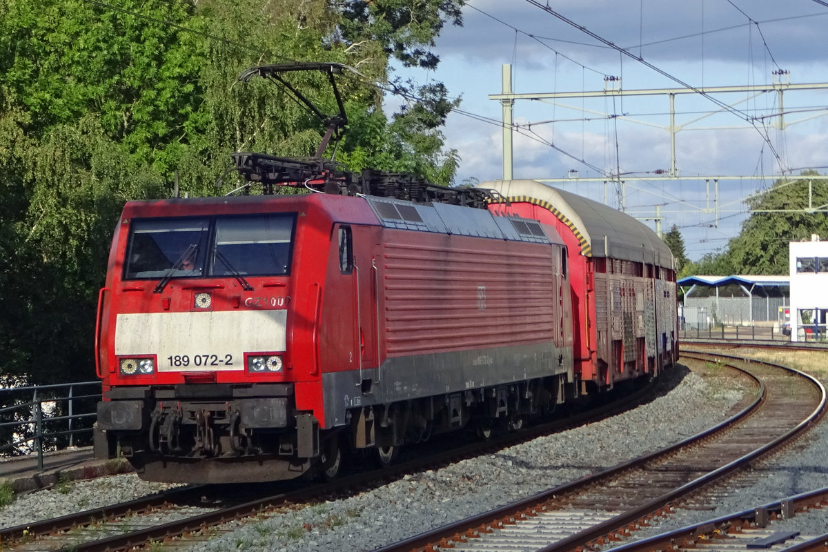 Der Daimlerzug durchfahrt am 15 Jul;i 2019 Hengelo mit 189 072 an der Spitze. 