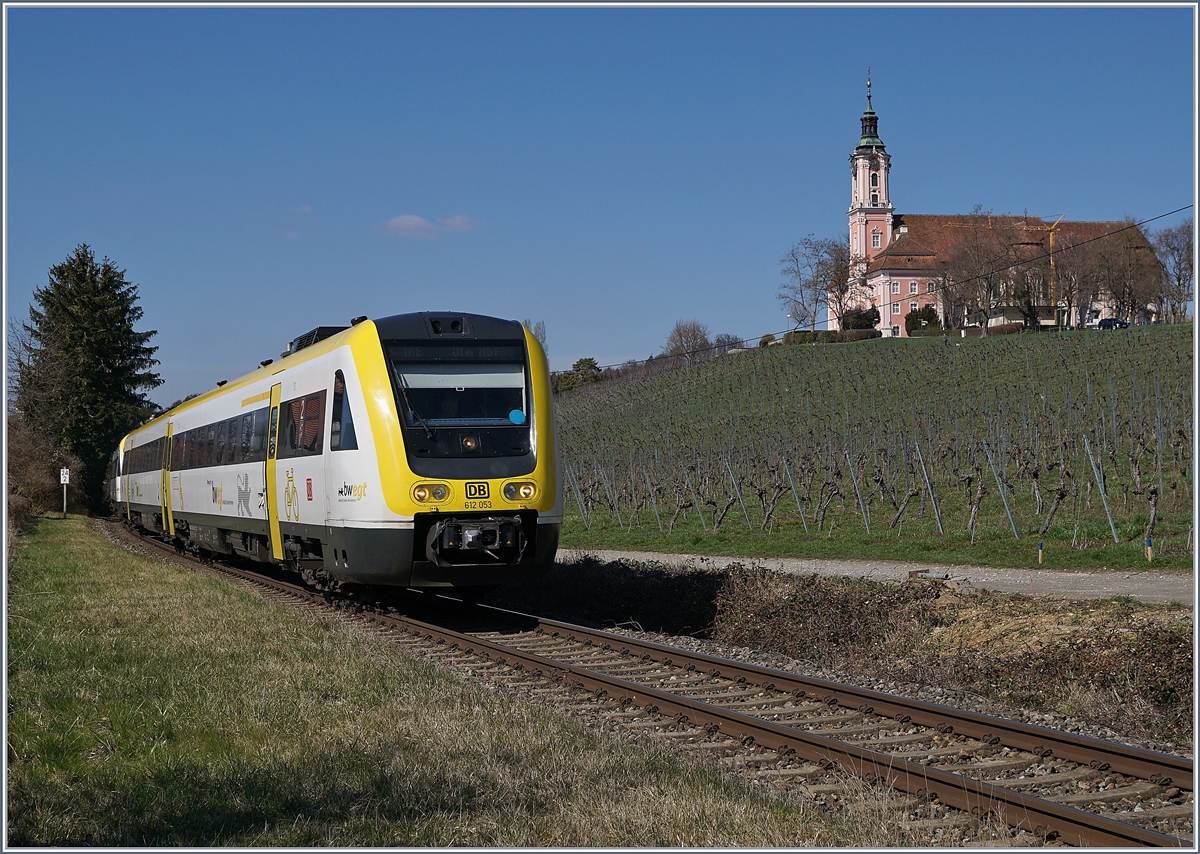 Der DB 612 053 und ein weiterer bei der barocken Wallfahrtskirche Birnau auf dem Weg Richtung Friedrichshafen. 

20. März 2019