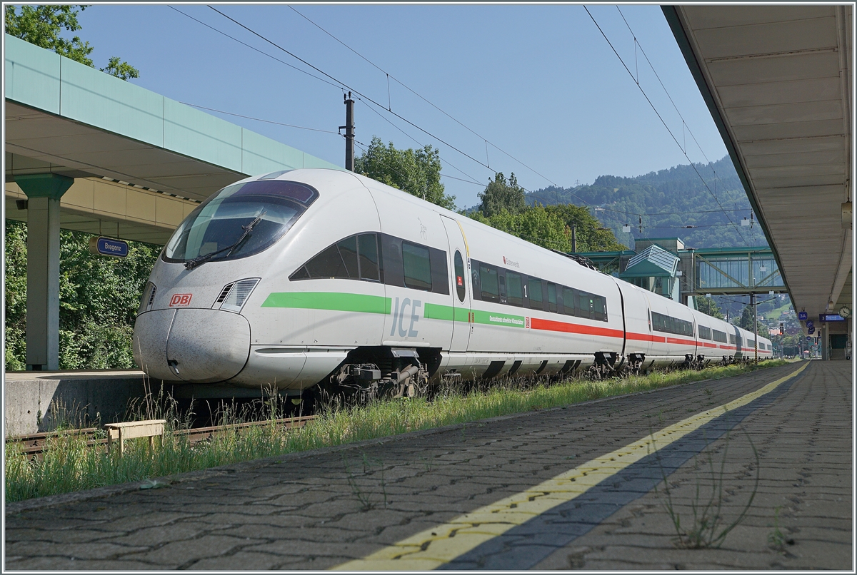 Der DB ICE 411 055 ist aus München kommend an seinem Ziel Bregenz als ICE 1217 angekommen. 

14. August 2021