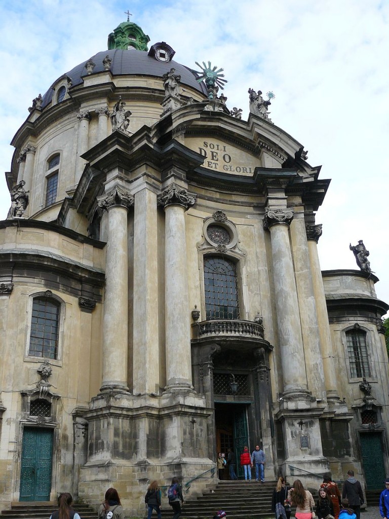 Der Dominikaner Dom, Museynaplatz, Lviv, Ukraine 04-05-2014.

Dominicaanse kerk Muzeinaplein, Lviv, Oekrane 04-05-2014.