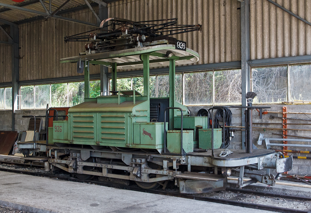 Der ex VBZ (Verkehrsbetriebe Zrich) Schienentraktor Te 2/2 – 926, ex StStZ Te 2/2 – 926, der Museumsbahn Blonay-Chamby am 27.05.2012 im Museum Chaulin.

Der Te 2/2 Schienentraktor wurde 1935 von der damaligen Stdtische Straenbahn Zrich (StStZ) selbst gebaut, der elektrische Teil ist von der Maschinenfabrik Oerlikon (MFO). Wegen ihres Aussehens erhielte die Fahrzeuge den Spitznamen  Der Bock .

TECHNISCHE DATEN:
Spurweite: 1.000 mm (Meterspur)
Gewicht: 9,3 t
Hchstgeschwindigkeit: 	36 Km/h
Leistung: 88 kW (2 x 44 kW)
Triebraddurchmesser: 	840 mm (neu)
Getriebebersetzung: 	1:4,277
Spannung: (ursprnglich) 700 V DC, bei der BC 1000 V DC
