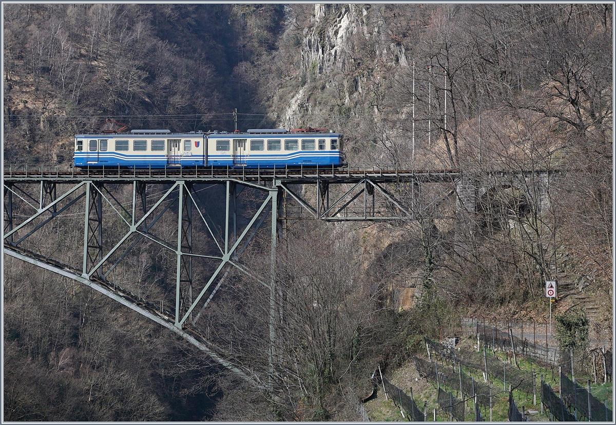 Der FART ABDe 6/6 N° 31  Ticino  bei Intragna.
20. März 2018