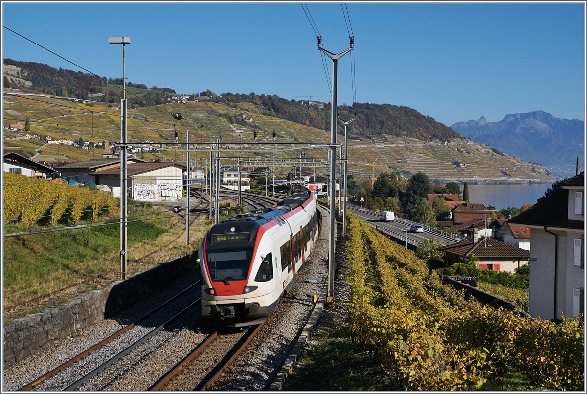 Der Flirt RABe 523 019 als S2 nach Vallorbe.
16. Okt. 2017