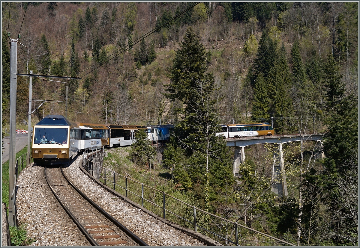 Der GoldenPass Panoramic nach Montreux kurz nach Les Avants. 
16. April 2014