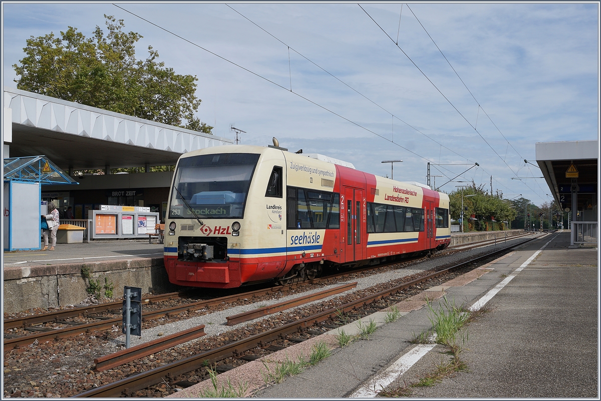 Der HzL VT 650 253  seehäsle  wartet in Radolfzell auf die Abfahrt nach Stockach. 

22. Sept. 2020