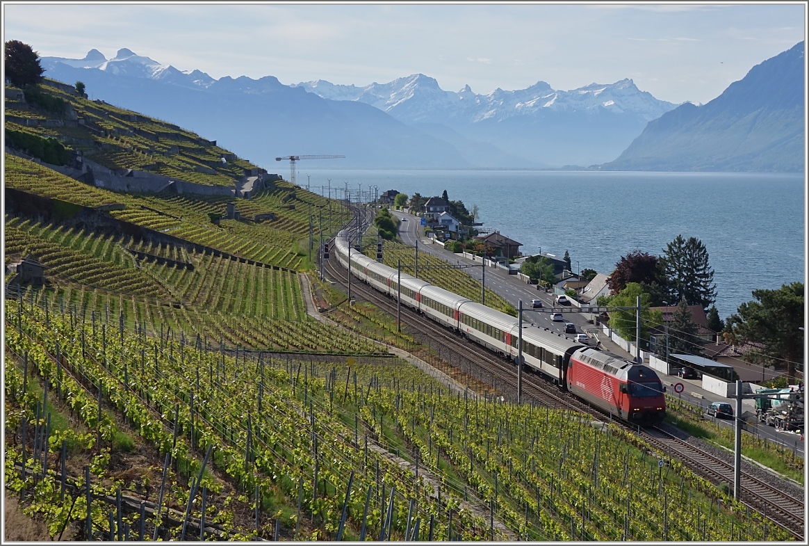 Der IR 1416 kurz vor Villette 
(08.05.2014)