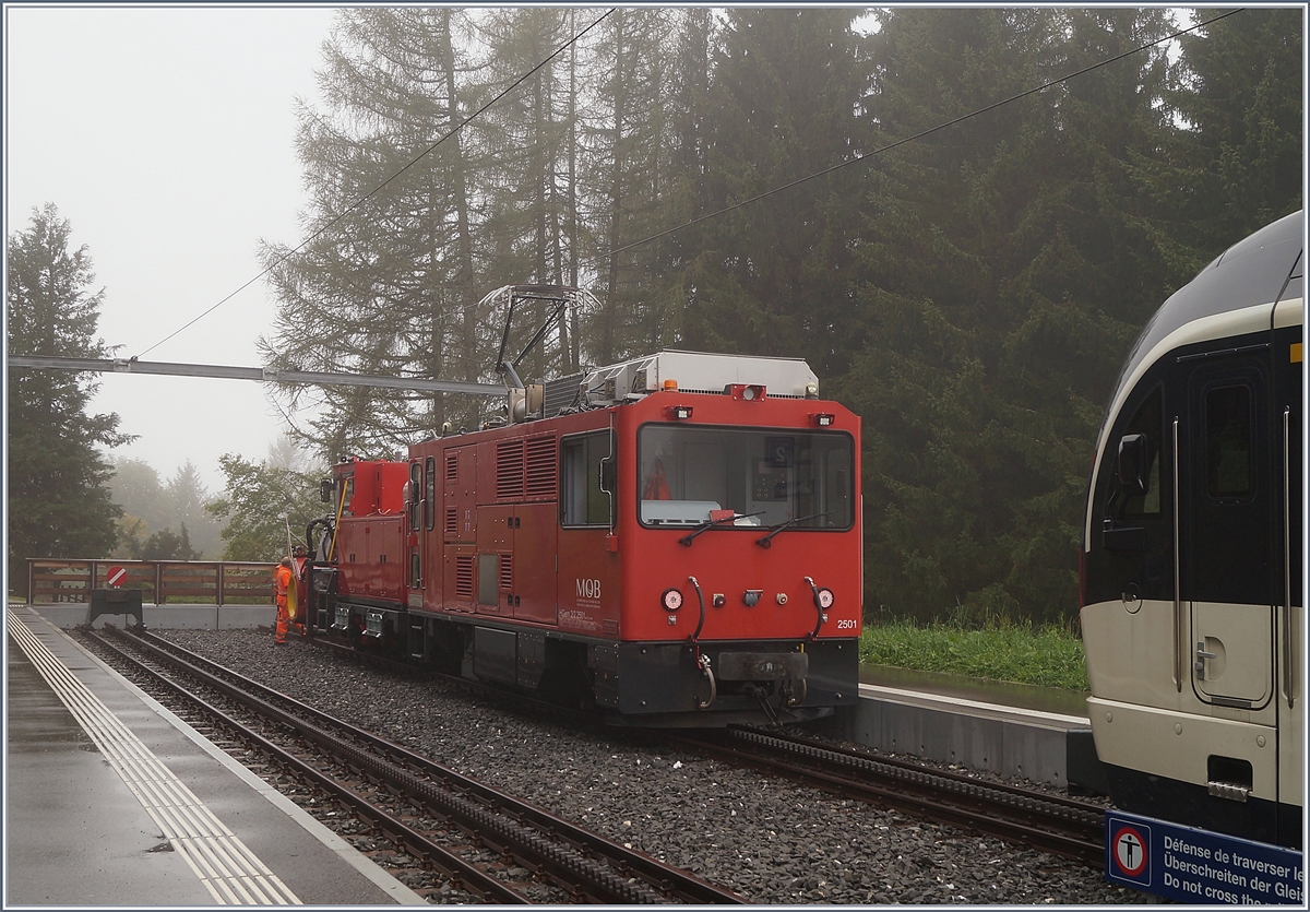 Der MOB HGem 2/2 2501 mit einer Schneefräse auf Testfahrt auf dem Les Pleiades. 

2. Okt. 2019