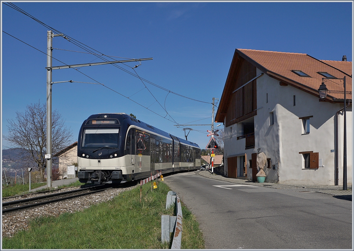 Der MVR ABeh 2/6 7501 verlässt auf seiner Fahrt nach Montreux den Halt Planchamp. 

15. März 2020