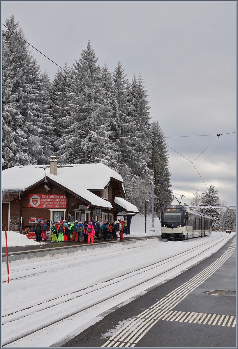 Der MVR ABeh 2/6 7505 im Bahnhof von Les Pléiades. 

28. Jan. 2019