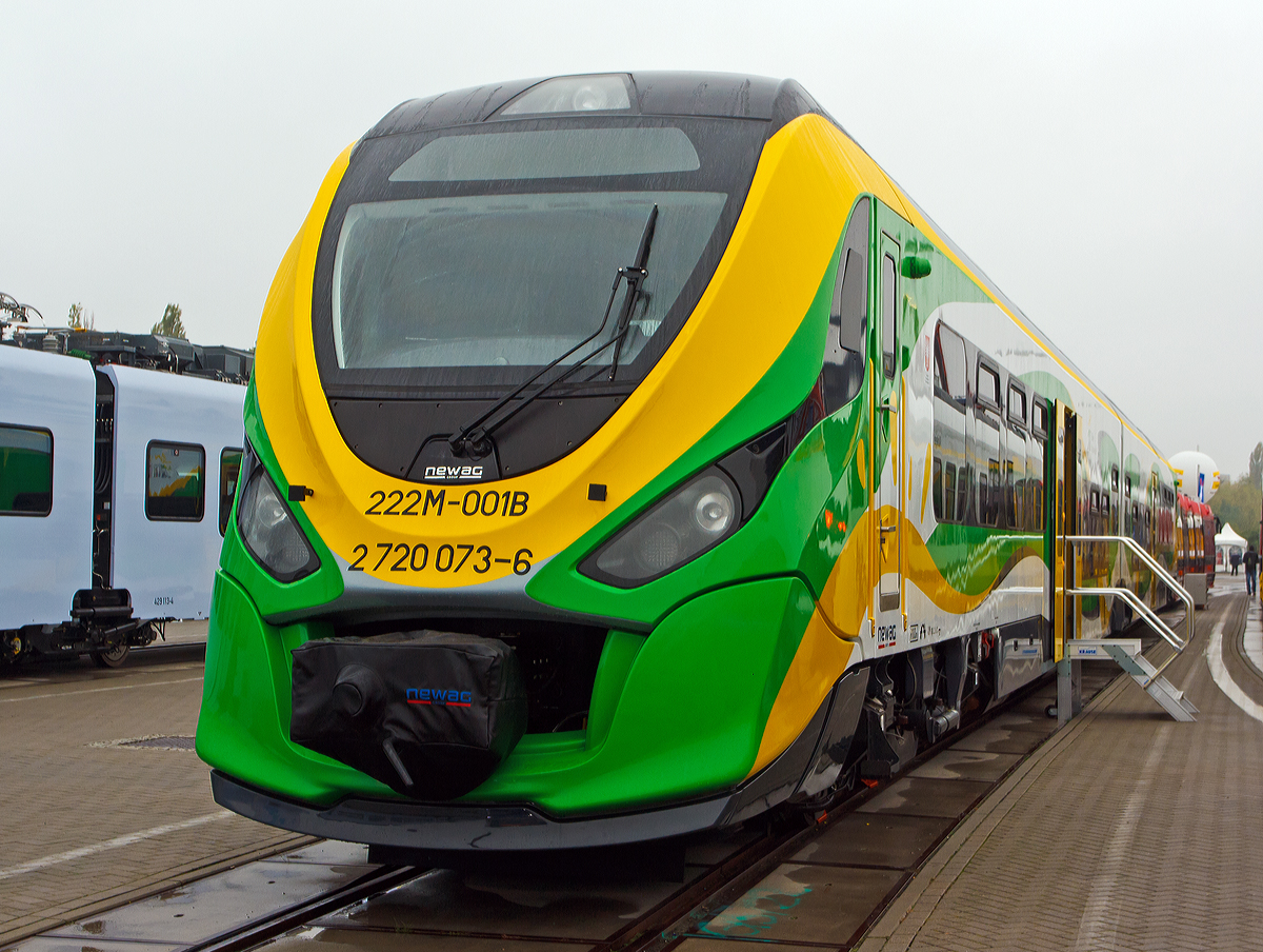 
Der neue zweiteilige Newag Dieseltriebwagen 222M für die Koleje Mazowieckie (deutsch Masowische Eisenbahnen) wurde von NEWAG Spółka Akcyjna auf der InnoTrans 2014 (hier am 26.09.2014) präsentiert. Hier war es, mit 222M-001 (95 51 2 720 072-8 / 95 51 2 720 073-6) der erste für Koleje Mazowieckie produzierte Zug. Es soll auch eine dreiteilige Variante angeboten werden. Für mich ein sehr gelungener Dieseltriebzug.

Weitere Informationen: http://hellertal.startbilder.de/bild/deutschland~museen-und-ausstellungen~inno-trans-2014/383643/der-neue-zweiteilige-newag-dieseltriebwagen-222m.html
