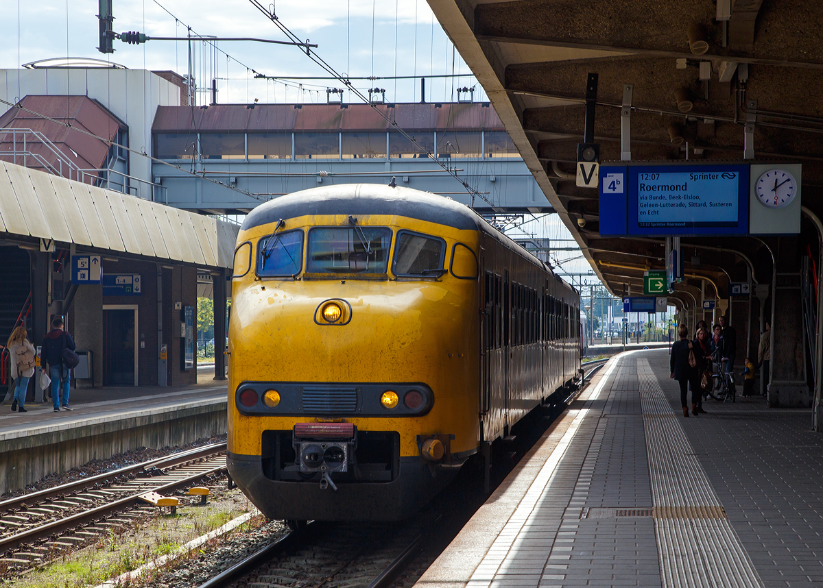 
Der NS Plan V (435 2 479) fährt am 03.10.2015 als Sprinter nach Roermond in den Bahnhof Maastricht ein. 