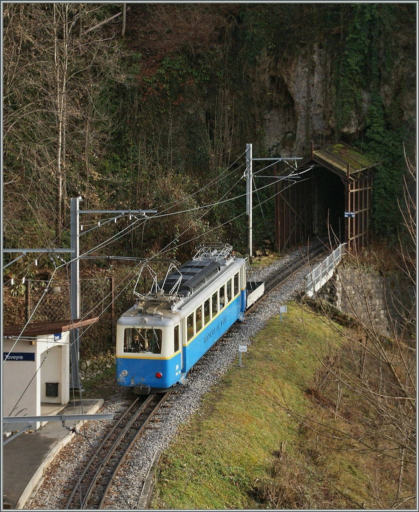 Der Rochers de Naye Beh 2/4 204 bei Toveyre. 
23. Dezember 2012
