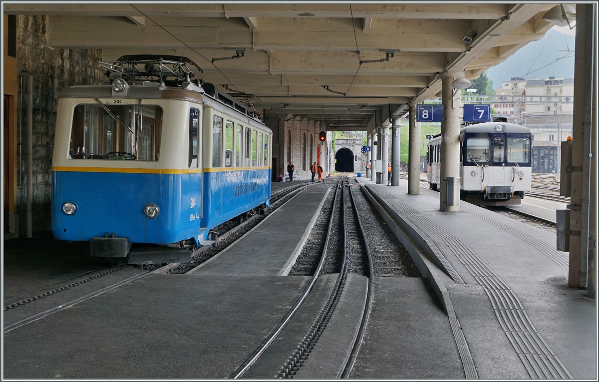 Der Rochers de Naye Bhe 2/4 204 und der MOB Be 4/4 1007 in Montreux.
17. Mai 2016