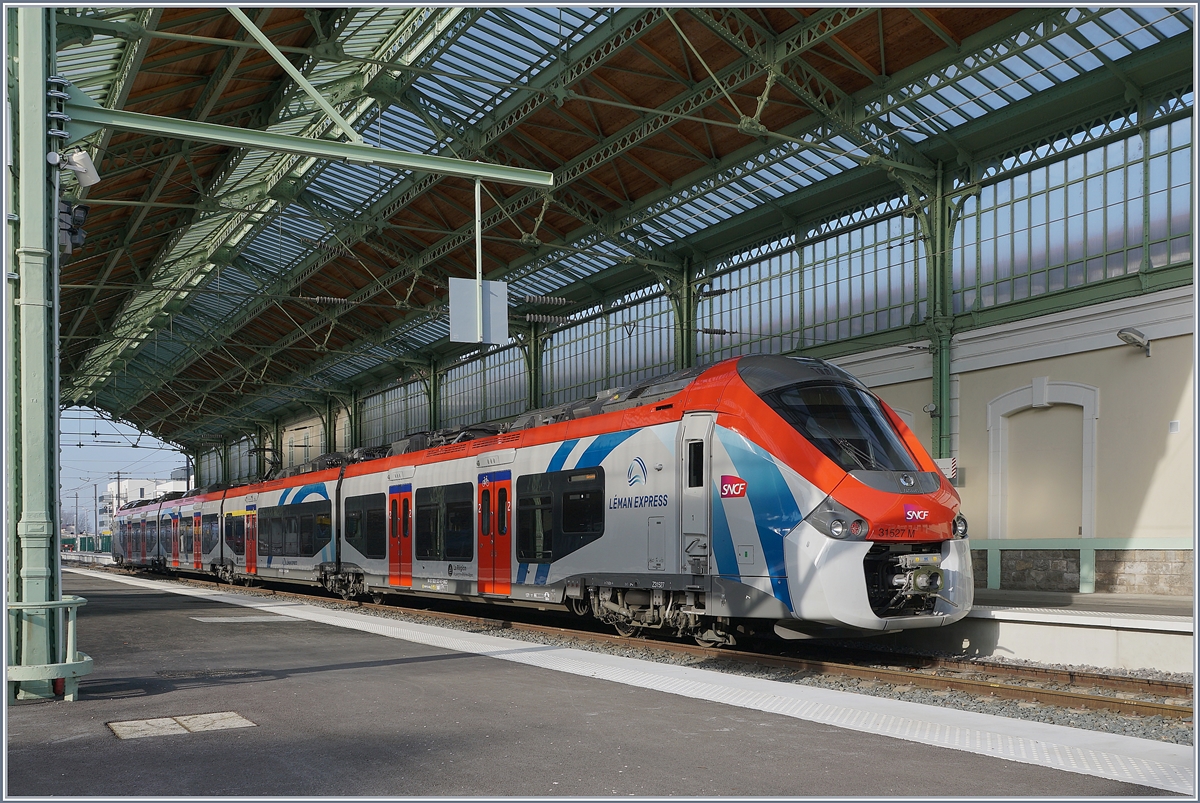 Der SNCF Z 31 527 wartet in Evian-Les-Bains auf die Rückfahrt als L1 nach Coppet.

8. Februar 2020