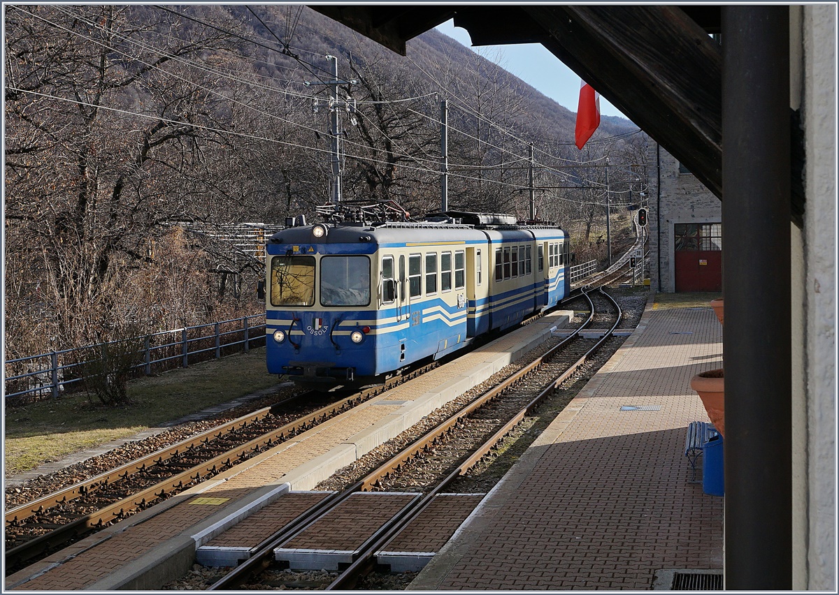 Der SSIF ABe 8/8 23 Ossola erreicht als Schnellzug D 32 von Locarno kommend den Bahnhof Trontano.
1. März 2017