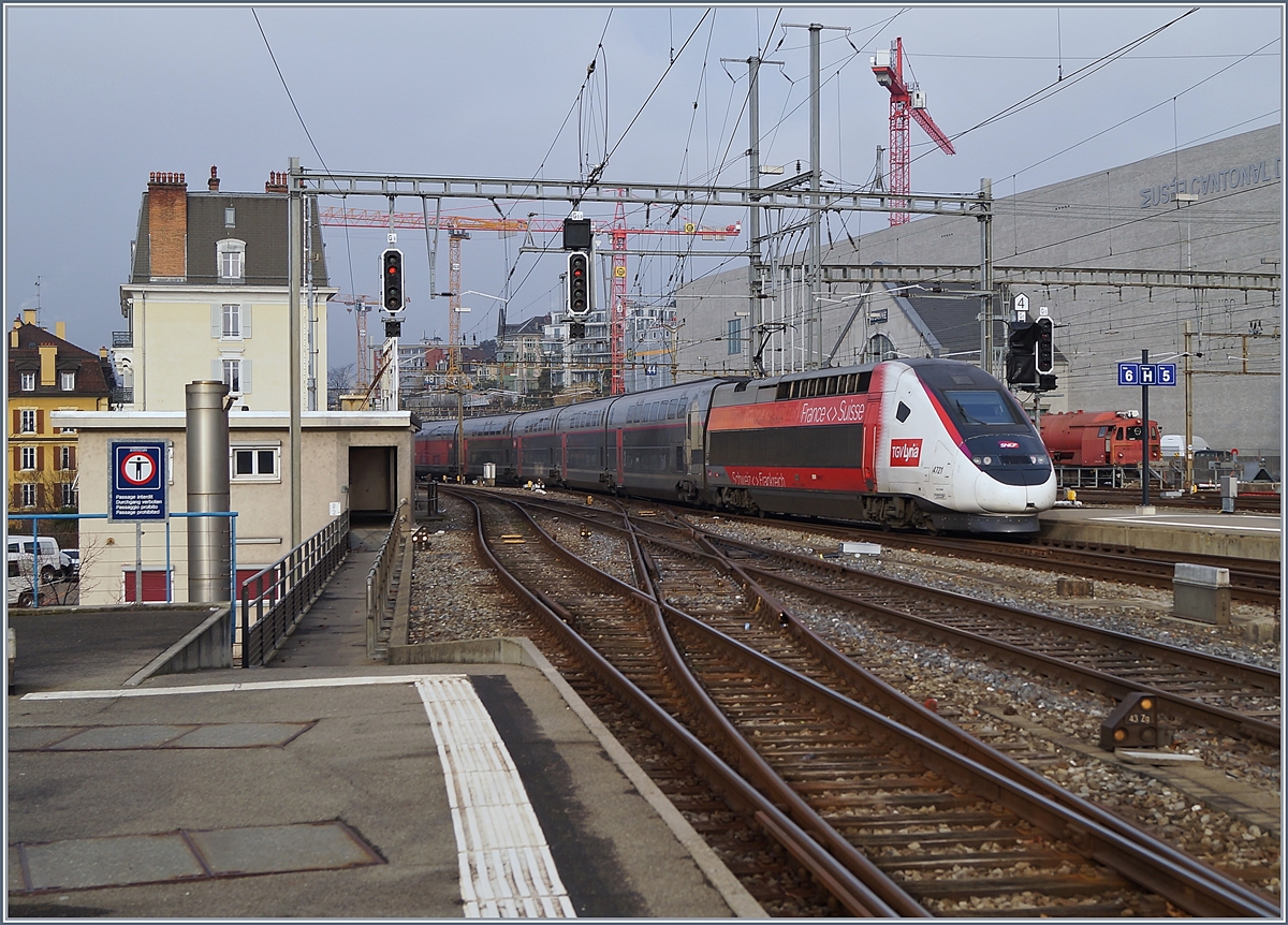 Der TGV Lyria 4721 verlässt Lausanne in Richtung Paris.

25. Jan. 2020